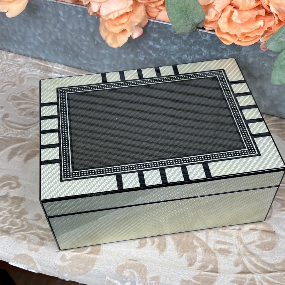 Watch storage box